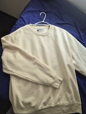 Women's Crew Neck Sweatshirt in Cream